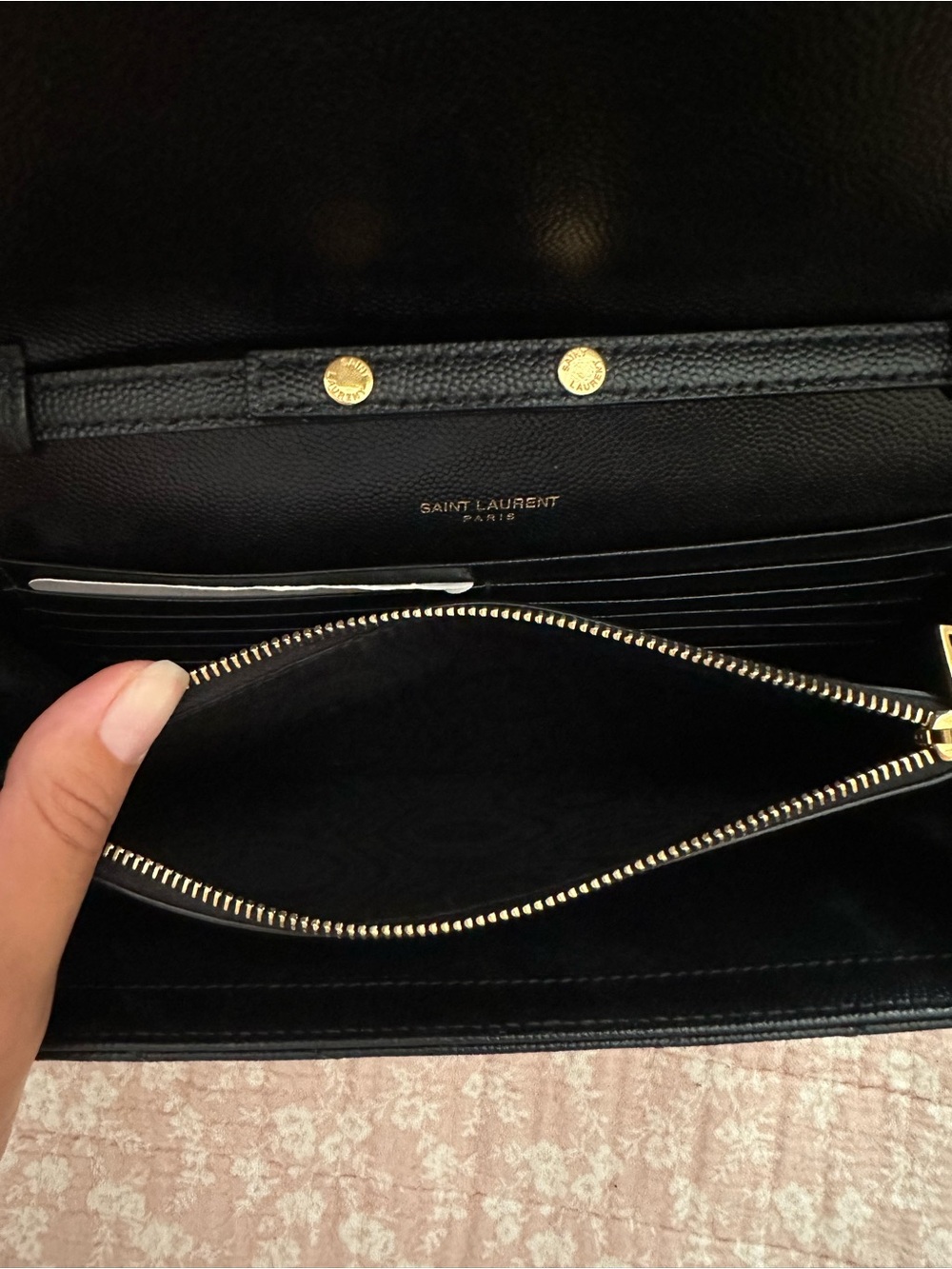 YSL crossbody bag. Black and gold hardware - Picture 5 of 7